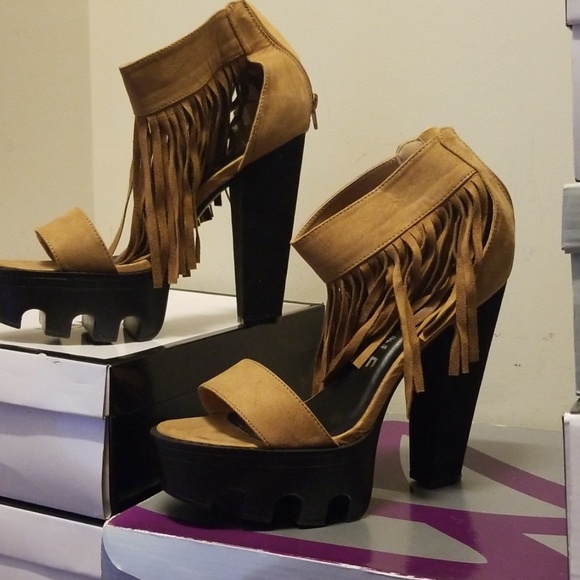 Shoes - Picture 4 of 5